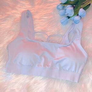 VICTORIA'S SECRET
Strappy Back Light Impact Sports Bra